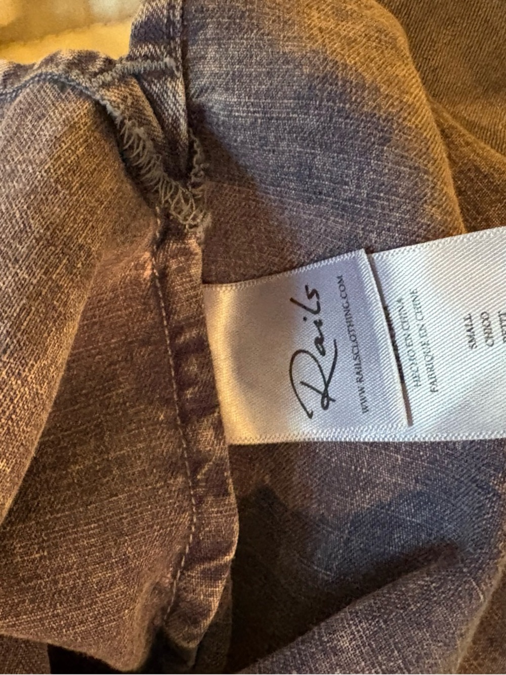 Rails Washed Ruffle-Neck Button Front Top. Small - Picture 4 of 4